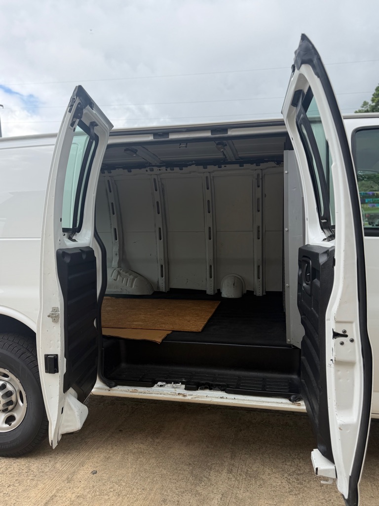 2020 Chevrolet Express Cargo Work Van - Photo 10